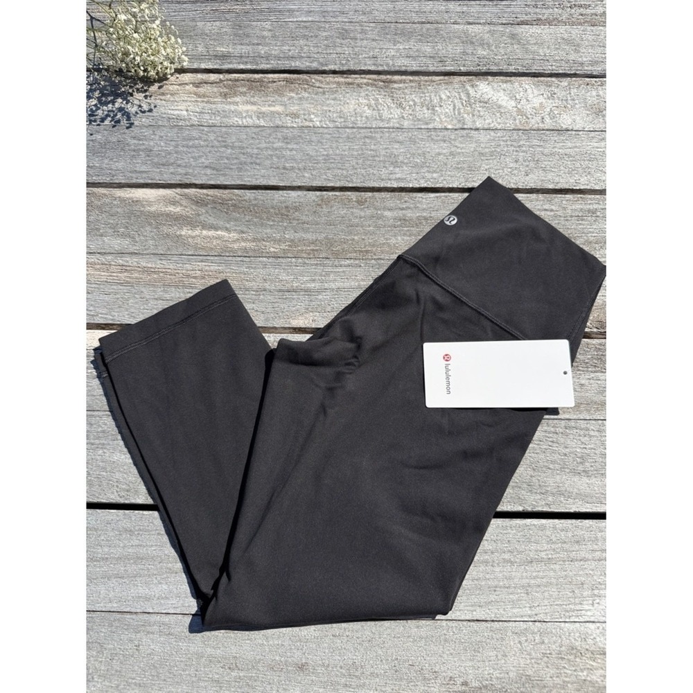 Lululemon Align Crop 21" Black size 8 NWT
